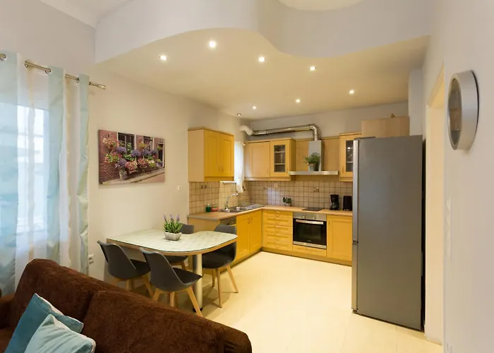 Eleni Apartments
