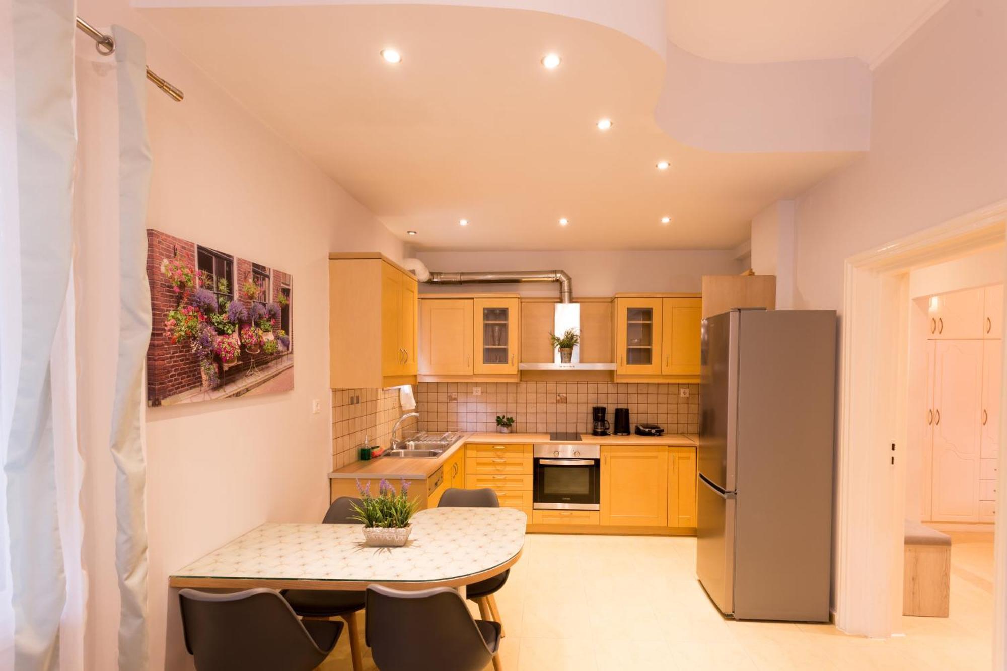 Eleni Apartament *